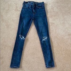 ⭐️2/$20 American Eagle Size 2 Ripped Skinny Jeans